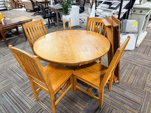 USED: Round Extension Dining Table with 4 Chairs - Hello Home Furniture & Mattress (Longmont, CO)