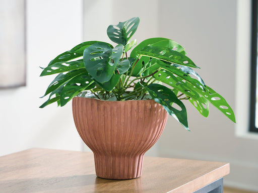 Orban Vase - Hello Home Furniture & Mattress (Longmont, CO)