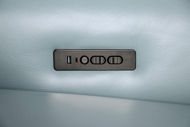 Phineas Power Loveseat - Hello Home Furniture & Mattress (Longmont, CO)