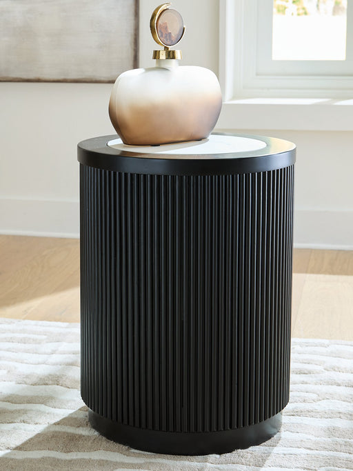 Grayman End Table - Hello Home Furniture & Mattress (Longmont, CO)